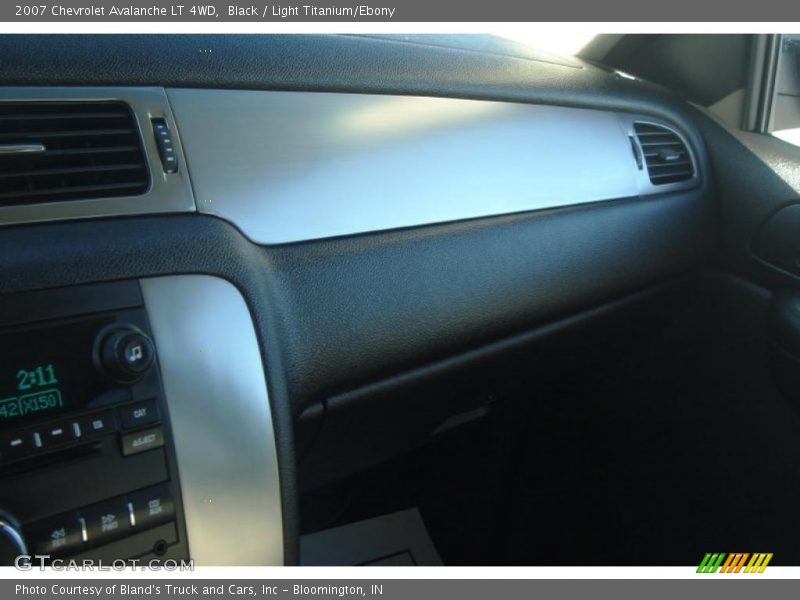 Black / Light Titanium/Ebony 2007 Chevrolet Avalanche LT 4WD