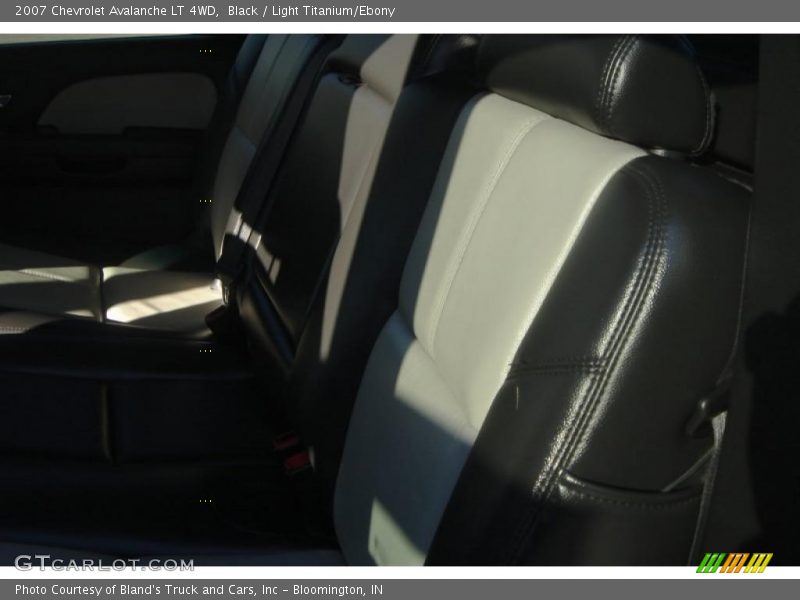Black / Light Titanium/Ebony 2007 Chevrolet Avalanche LT 4WD