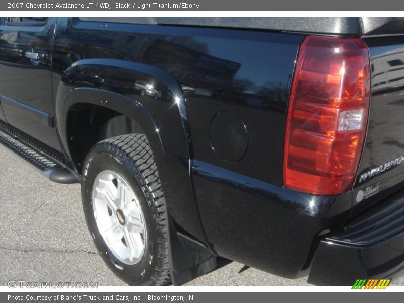 Black / Light Titanium/Ebony 2007 Chevrolet Avalanche LT 4WD