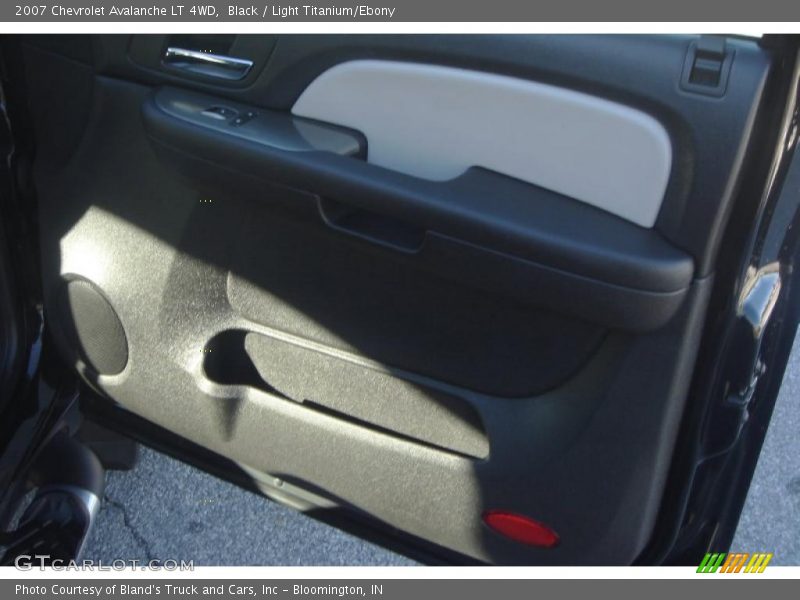Black / Light Titanium/Ebony 2007 Chevrolet Avalanche LT 4WD
