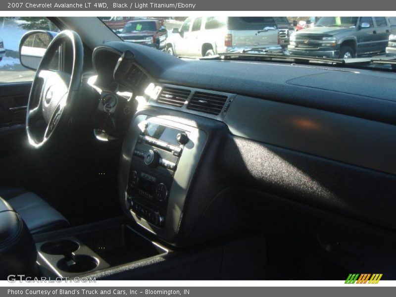 Black / Light Titanium/Ebony 2007 Chevrolet Avalanche LT 4WD