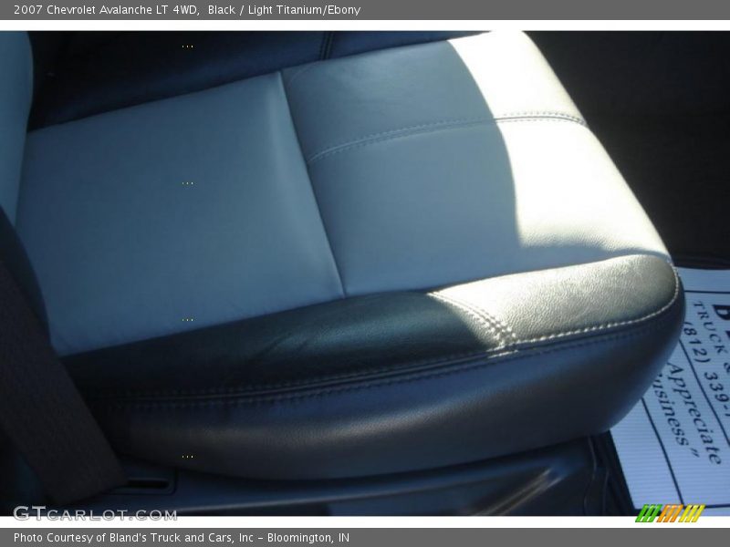Black / Light Titanium/Ebony 2007 Chevrolet Avalanche LT 4WD