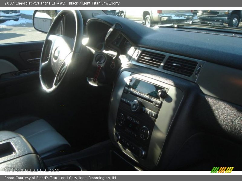Black / Light Titanium/Ebony 2007 Chevrolet Avalanche LT 4WD