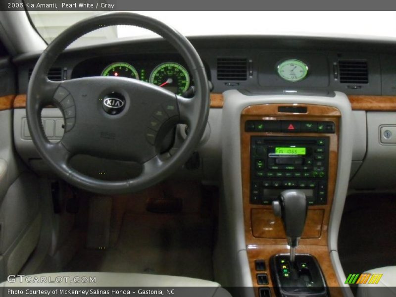 Dashboard of 2006 Amanti 