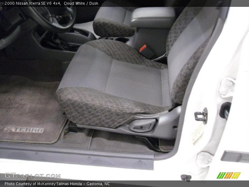 Cloud White / Dusk 2000 Nissan Xterra SE V6 4x4