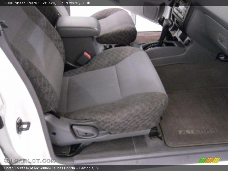 Cloud White / Dusk 2000 Nissan Xterra SE V6 4x4