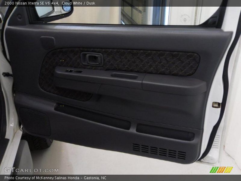Cloud White / Dusk 2000 Nissan Xterra SE V6 4x4