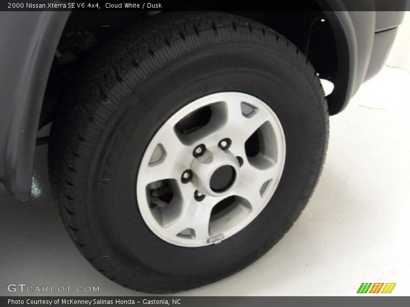 Cloud White / Dusk 2000 Nissan Xterra SE V6 4x4