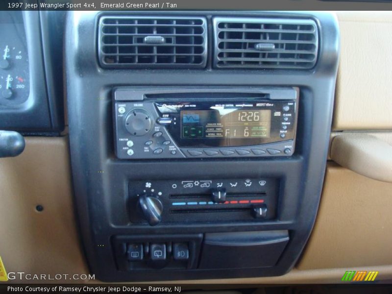 Emerald Green Pearl / Tan 1997 Jeep Wrangler Sport 4x4