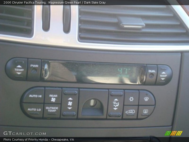 Controls of 2006 Pacifica Touring