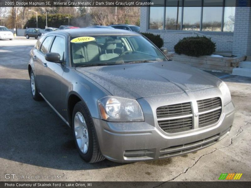 Mineral Gray Metallic / Dark Slate Gray/Light Graystone 2005 Dodge Magnum SE