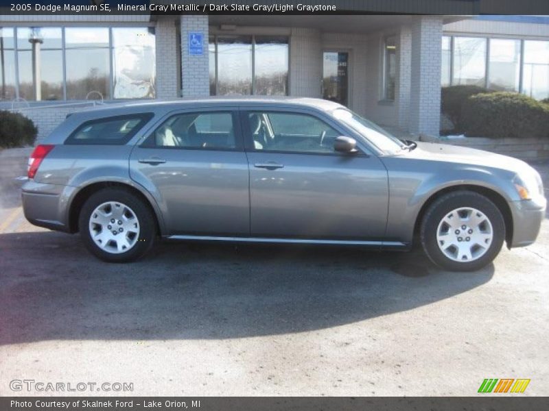 Mineral Gray Metallic / Dark Slate Gray/Light Graystone 2005 Dodge Magnum SE