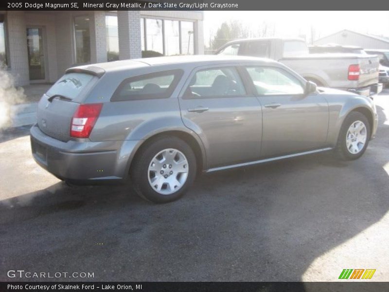 Mineral Gray Metallic / Dark Slate Gray/Light Graystone 2005 Dodge Magnum SE