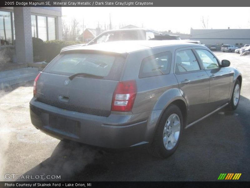 Mineral Gray Metallic / Dark Slate Gray/Light Graystone 2005 Dodge Magnum SE