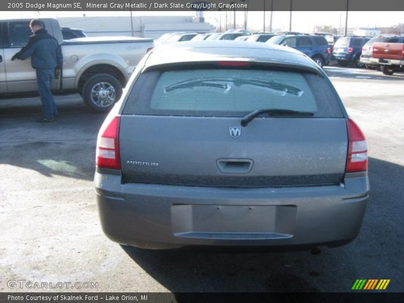 Mineral Gray Metallic / Dark Slate Gray/Light Graystone 2005 Dodge Magnum SE