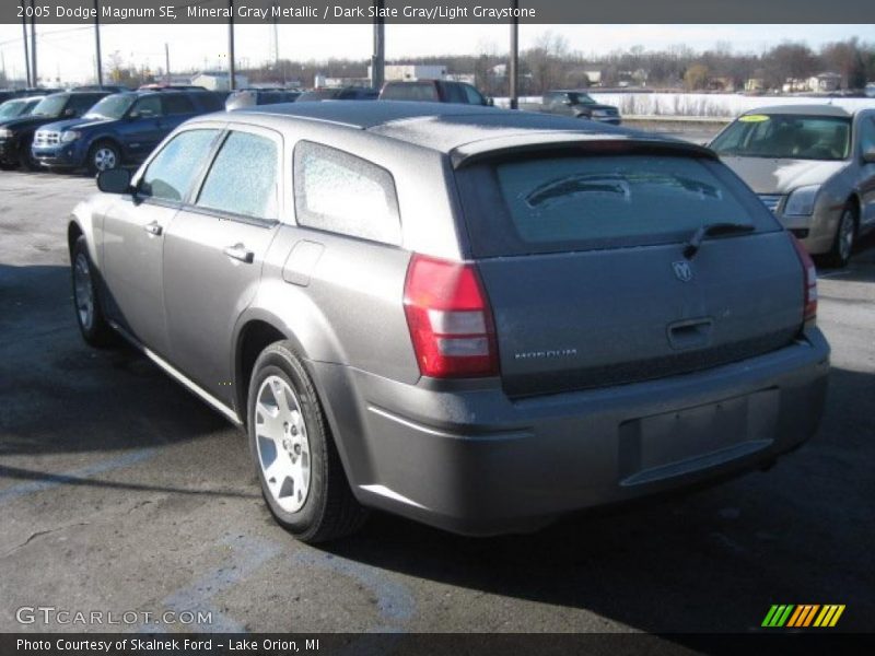 Mineral Gray Metallic / Dark Slate Gray/Light Graystone 2005 Dodge Magnum SE