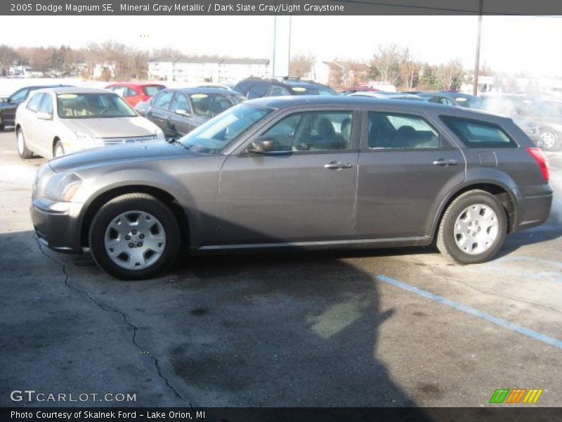 Mineral Gray Metallic / Dark Slate Gray/Light Graystone 2005 Dodge Magnum SE