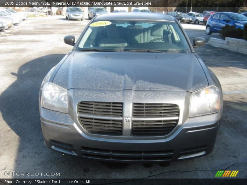 Mineral Gray Metallic / Dark Slate Gray/Light Graystone 2005 Dodge Magnum SE