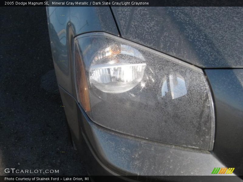 Mineral Gray Metallic / Dark Slate Gray/Light Graystone 2005 Dodge Magnum SE