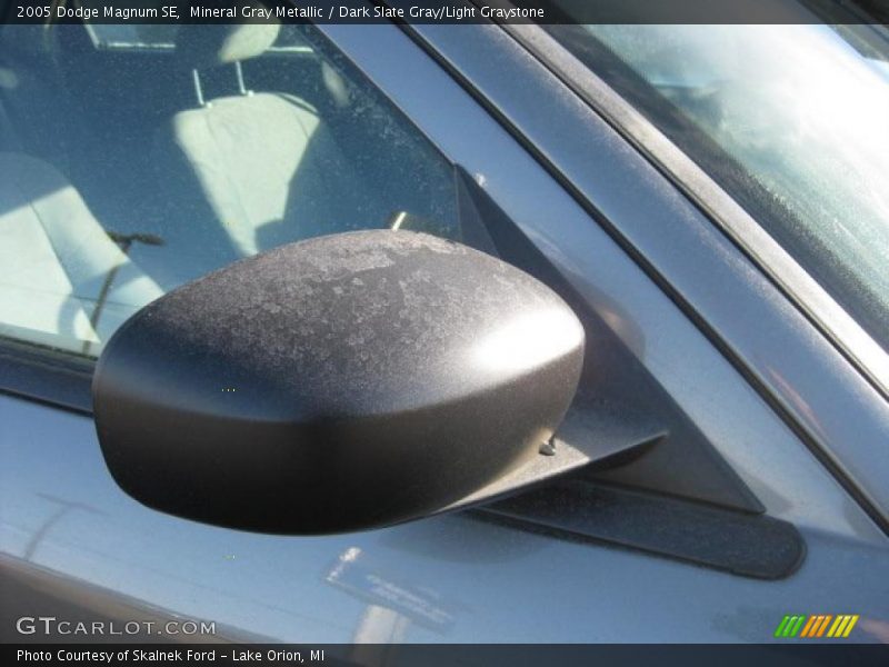 Mineral Gray Metallic / Dark Slate Gray/Light Graystone 2005 Dodge Magnum SE