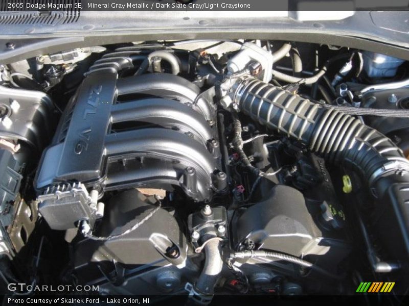Mineral Gray Metallic / Dark Slate Gray/Light Graystone 2005 Dodge Magnum SE