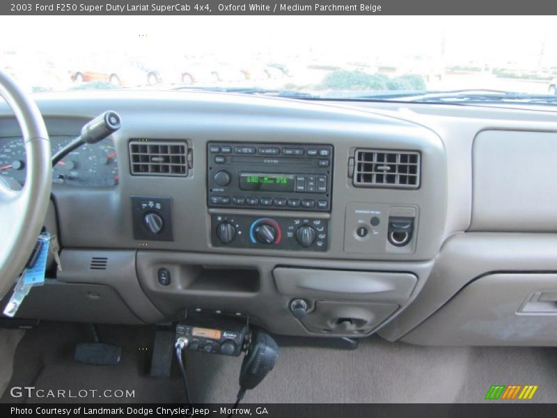 Oxford White / Medium Parchment Beige 2003 Ford F250 Super Duty Lariat SuperCab 4x4