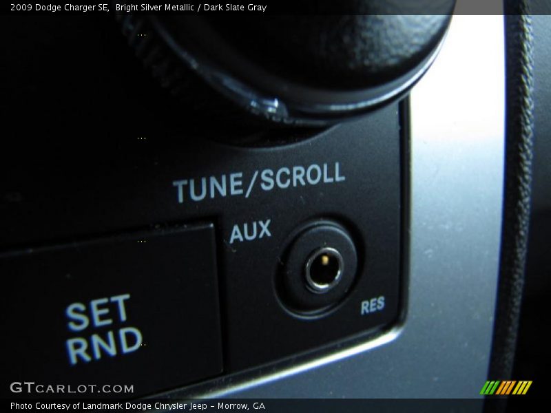 Bright Silver Metallic / Dark Slate Gray 2009 Dodge Charger SE