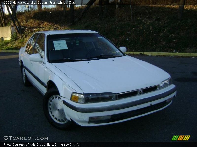 Front 3/4 View of 1991 Accord LX Sedan