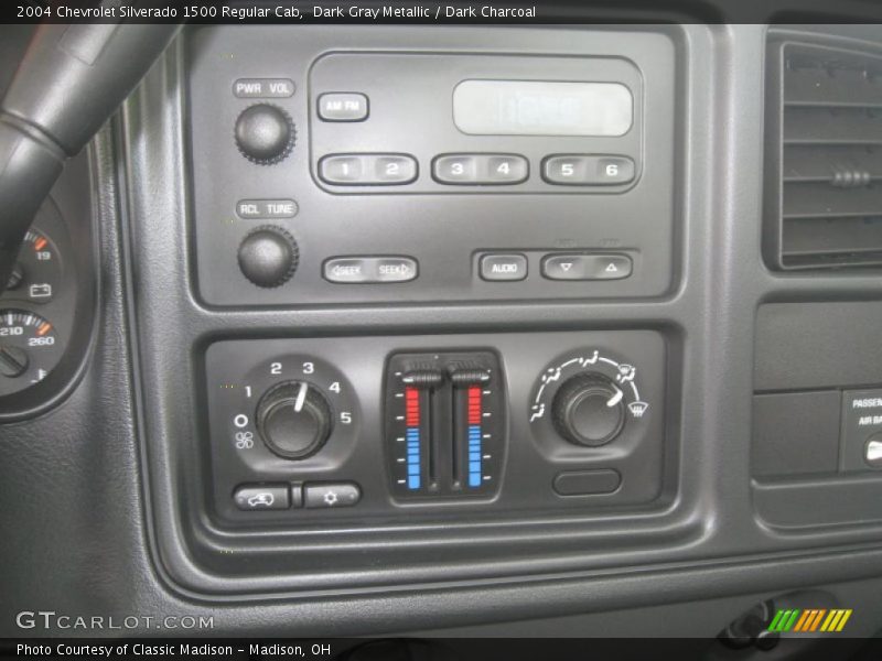 Dark Gray Metallic / Dark Charcoal 2004 Chevrolet Silverado 1500 Regular Cab