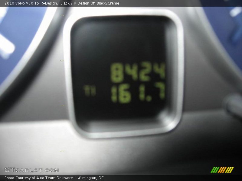 Black / R Design Off Black/Créme 2010 Volvo V50 T5 R-Design