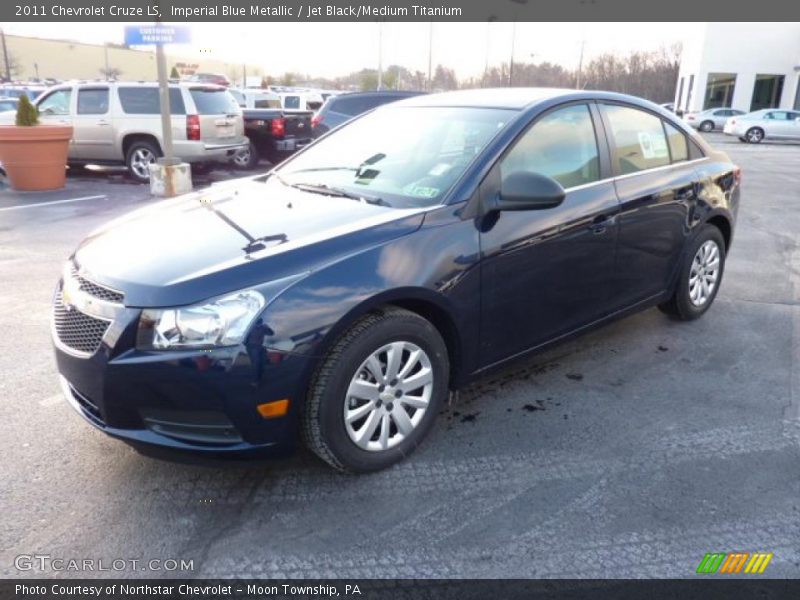 Front 3/4 View of 2011 Cruze LS