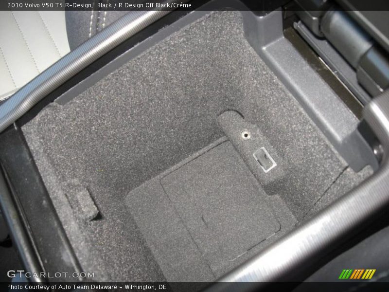 Black / R Design Off Black/Créme 2010 Volvo V50 T5 R-Design