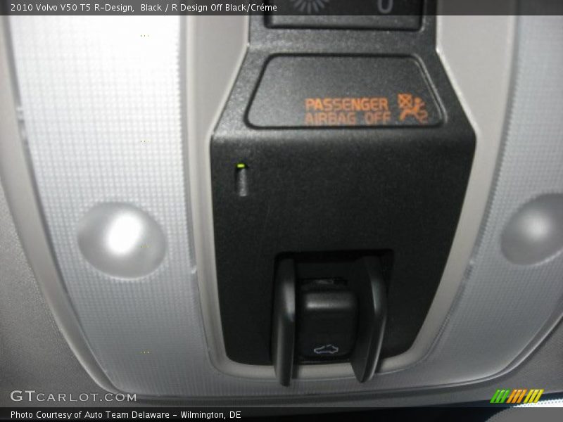 Black / R Design Off Black/Créme 2010 Volvo V50 T5 R-Design