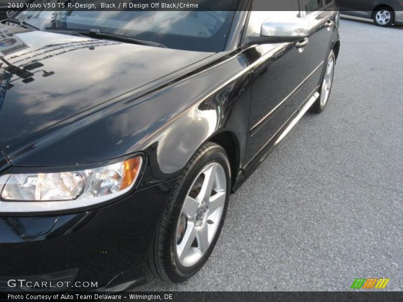 Black / R Design Off Black/Créme 2010 Volvo V50 T5 R-Design