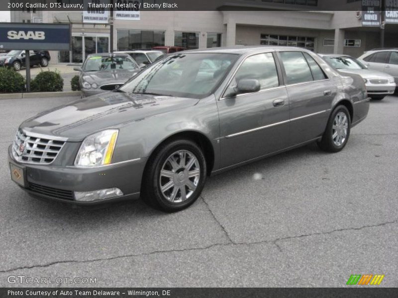 Front 3/4 View of 2006 DTS Luxury
