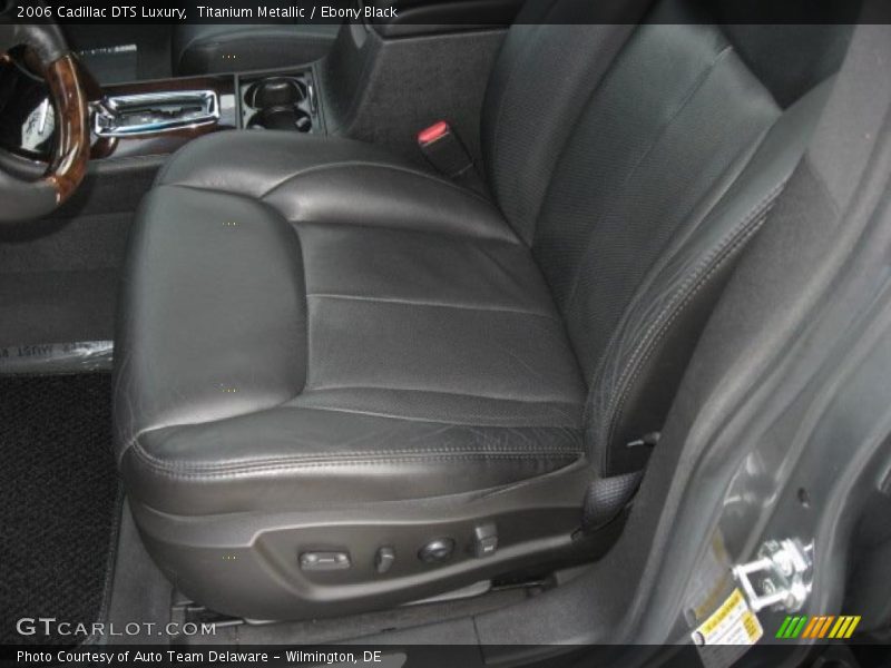  2006 DTS Luxury Ebony Black Interior