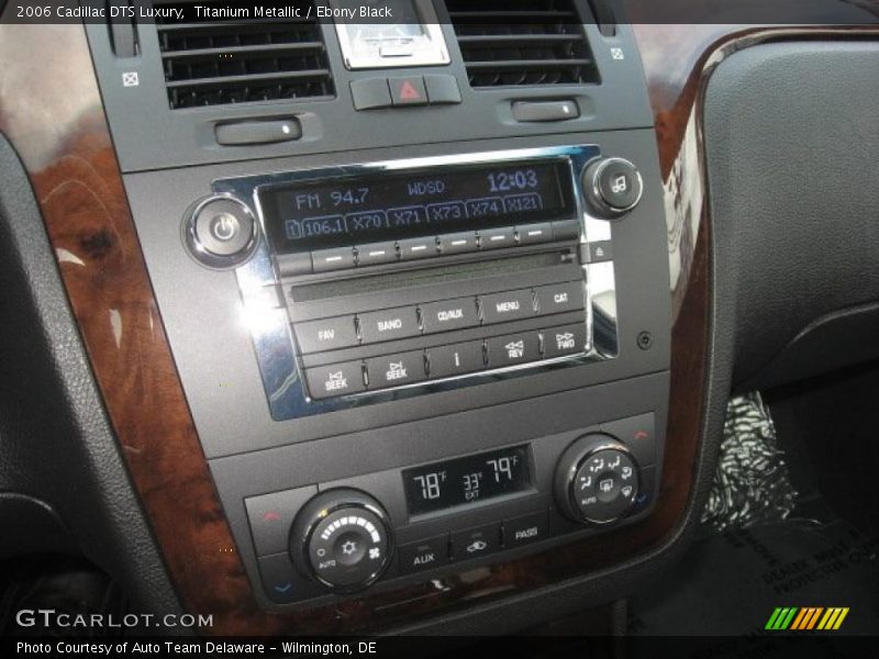 Controls of 2006 DTS Luxury