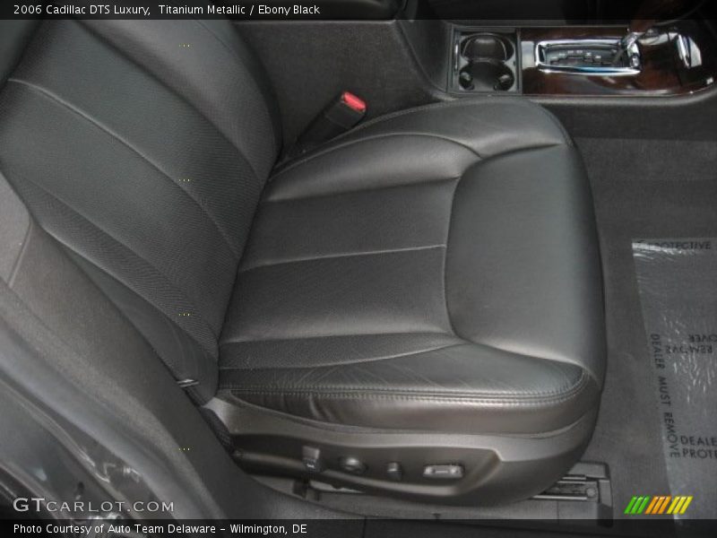  2006 DTS Luxury Ebony Black Interior