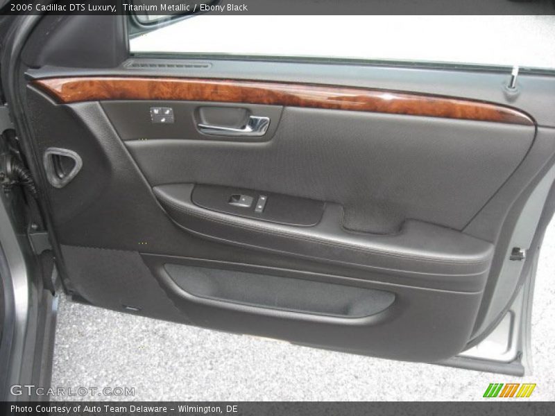 Door Panel of 2006 DTS Luxury