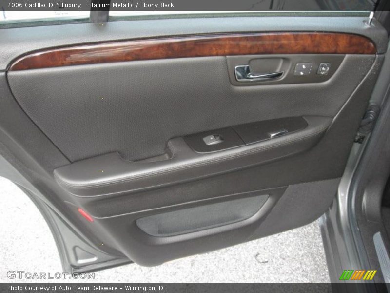 Door Panel of 2006 DTS Luxury