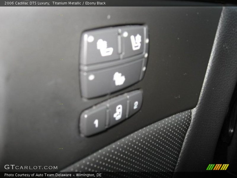 Titanium Metallic / Ebony Black 2006 Cadillac DTS Luxury