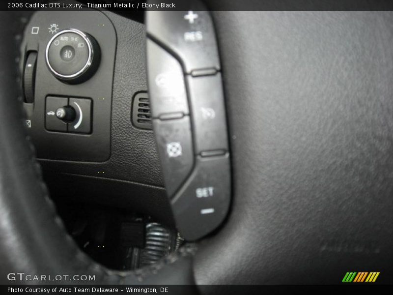 Titanium Metallic / Ebony Black 2006 Cadillac DTS Luxury