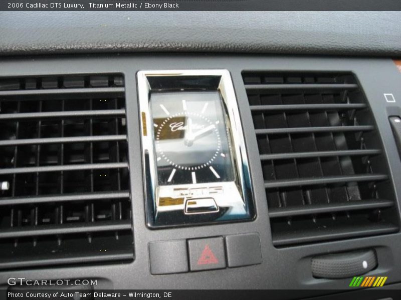 Titanium Metallic / Ebony Black 2006 Cadillac DTS Luxury