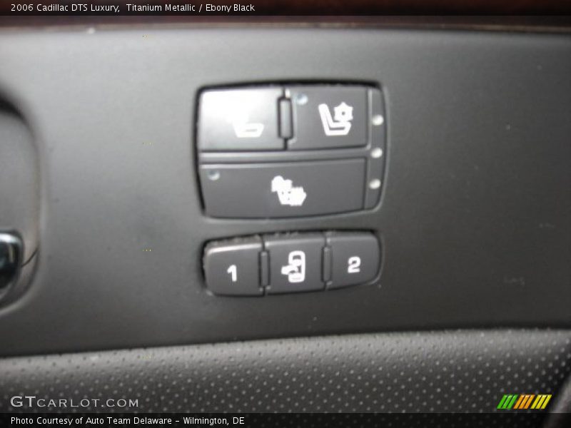 Titanium Metallic / Ebony Black 2006 Cadillac DTS Luxury
