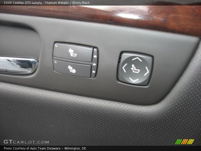 Titanium Metallic / Ebony Black 2006 Cadillac DTS Luxury