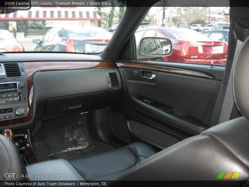 Titanium Metallic / Ebony Black 2006 Cadillac DTS Luxury