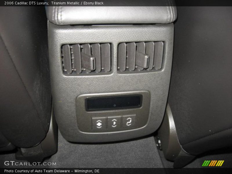 Titanium Metallic / Ebony Black 2006 Cadillac DTS Luxury