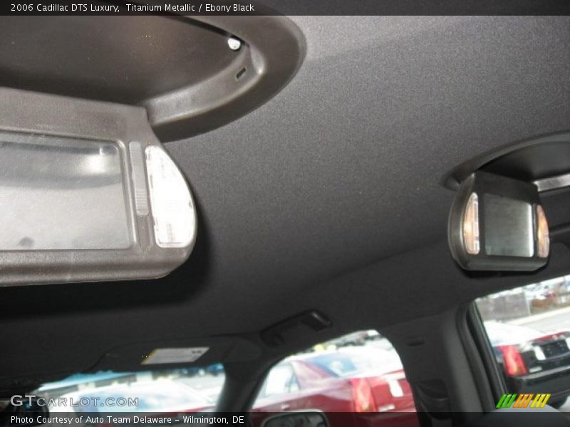 Titanium Metallic / Ebony Black 2006 Cadillac DTS Luxury