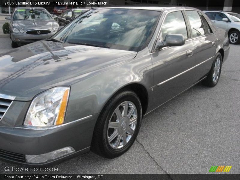 Titanium Metallic / Ebony Black 2006 Cadillac DTS Luxury