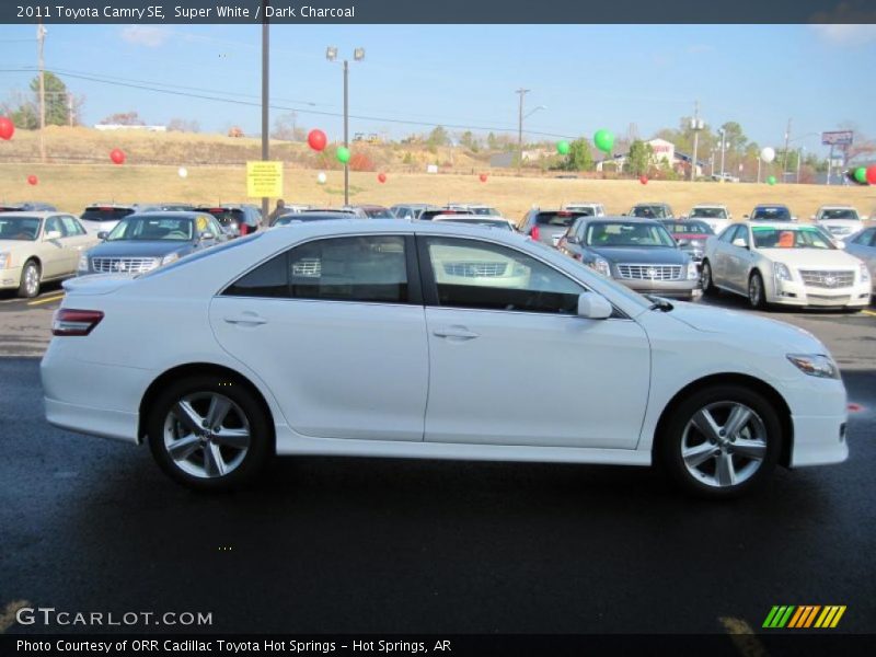 Super White / Dark Charcoal 2011 Toyota Camry SE